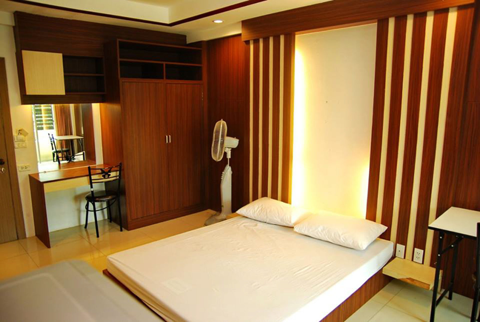 Ze Residence Bangkok Bagian luar foto